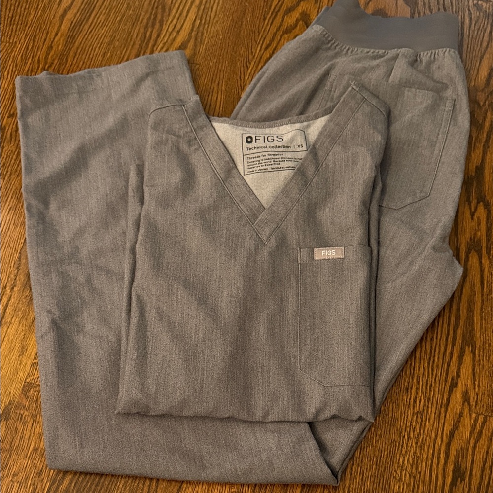FIGS women’s Gray Scrub Pants